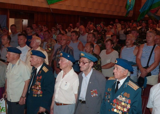 Десантники  области слетелись в Донецке  