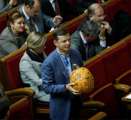 Ляшко устроил в Раде шоу с гарбузом. Получилось &quot;как-то нетрадиционно&quot;  