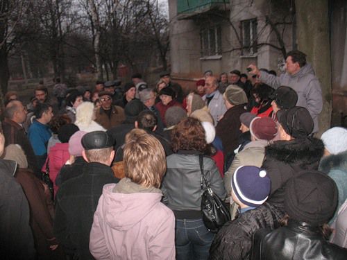 В Краматорске на ул. Дворцовой прошел пикет со скандалом