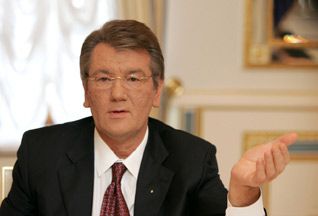 В адрес Ющенко посыпались обвинения от ПР и БЮТ
