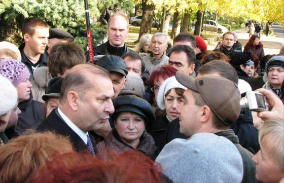 Геннадий Костюков: «Совсем страх потеряли...» Городской голова намерен показать горожанам, кто в доме хозяин