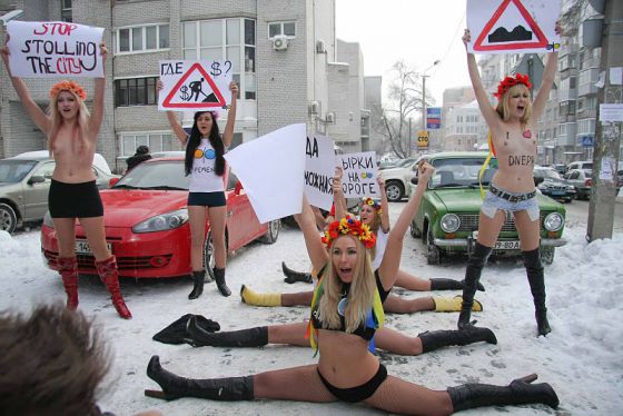FEMEN ударили топлесом по столице украинских олигархов