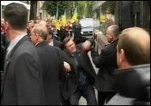 Сторонники Януковича подали в суд на Луценко