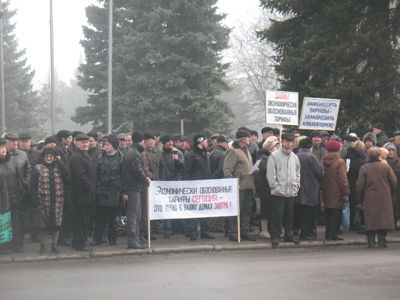 Краматорчане устроили митинг возле исполкома