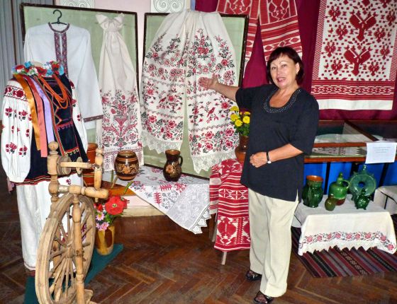 В Краматорске гостей  праздника встречали  столетними рушниками 