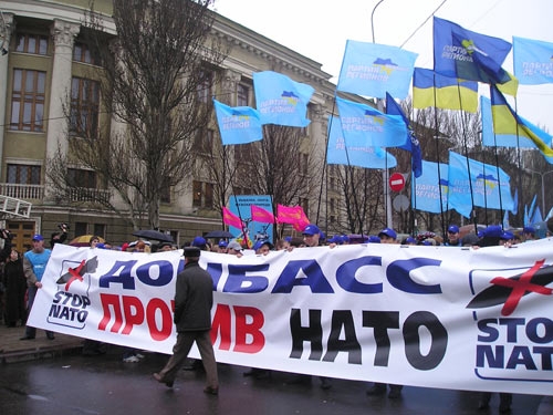 Партия регионов в Донецке пообещала бороться с НАТО до самой смерти 
