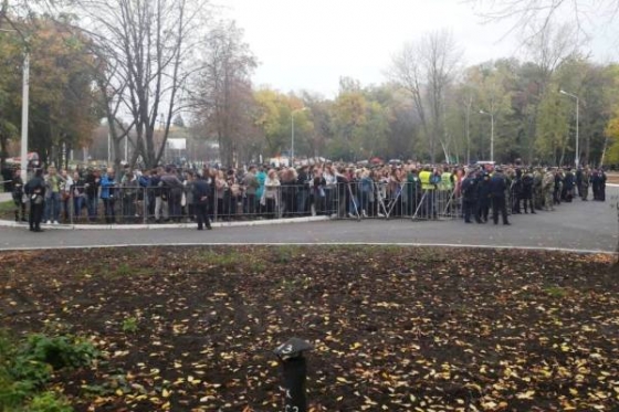 В Саду Бернацкого собираются фаны «Океана Эльзы» (фото)