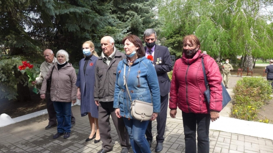 В Краматорске отметили День памяти и примирения возложением цветов к мемориалам погибшим солдатам