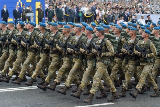 Праздник с автоматами в руках: Вооруженные силы Украины отмечают свое 27-летие
