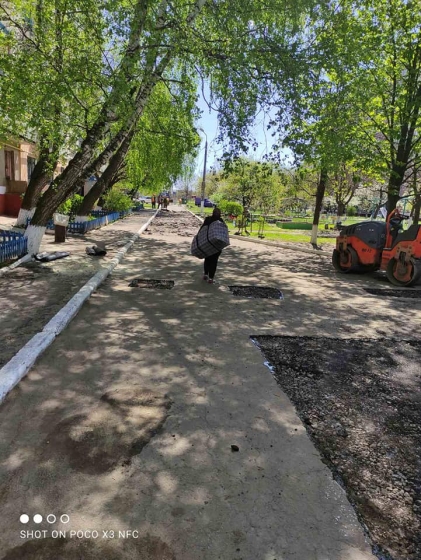 В Краматорске продолжаются работы по ремонту внутриквартальных дорог (фотофакт)