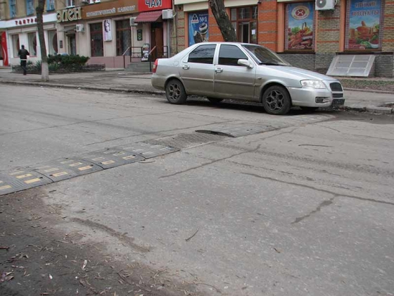 Академической, возле кинотеатра “Родина”