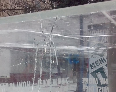 Открытый в Краматорске 10 февраля мемориал треснул на следующий день (фото)