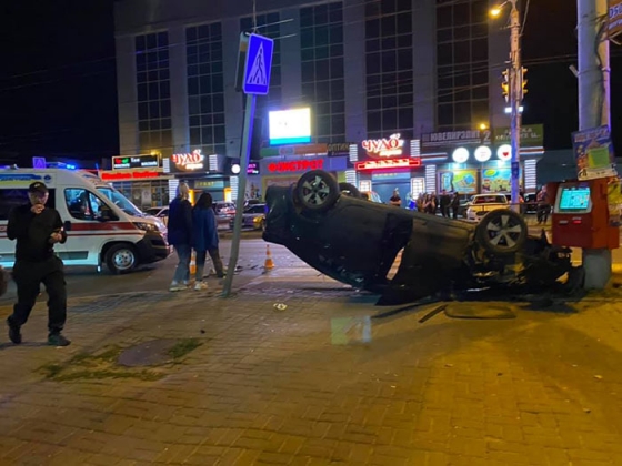 Вечер субботы «ознаменовался» для Краматорска ДТП с переворотом авто (фото)