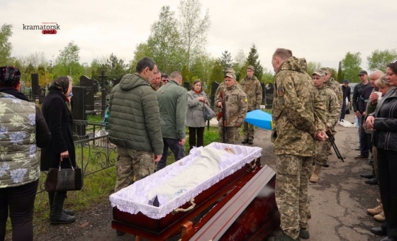 Загинув у день народження батька: у Краматорську попрощалися з військовослужбовцем Володимиром Войтюком