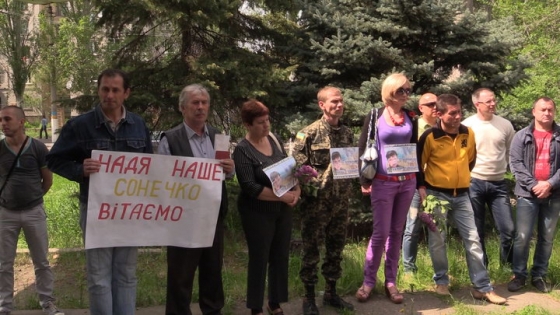 Славянск флешмоб, посвященный дню рождения летчицы Надежды Савченко