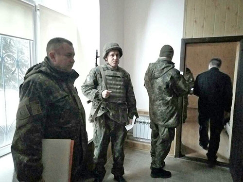 В Краматорске полиция отрабатывала тактику по защите своего здания от боевиков (фото)