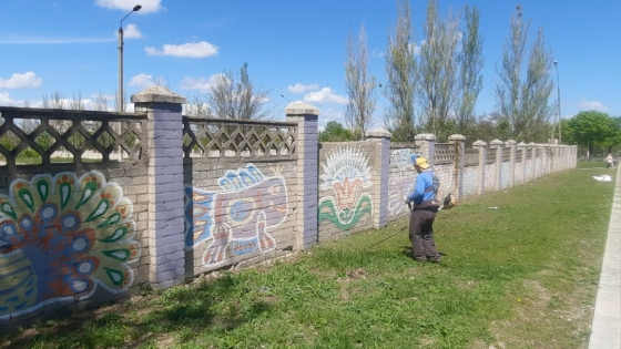 В Краматорске на заборе фильтровальной станции появляются новые рисунки 