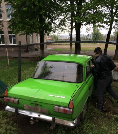 19-летний водитель не справился с управлением и въехал в школьное ограждение