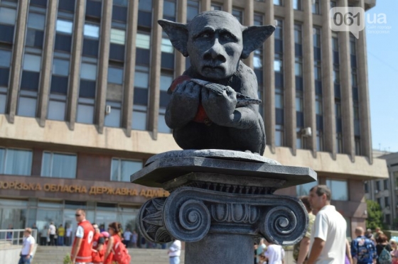 Запорожье памятник русскоязычному снегирю