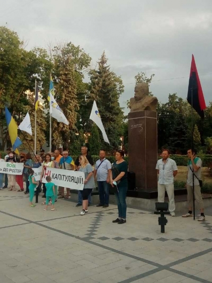 “Ні роззброєнню армії!”: у Краматорську люди вийшли на акцію підтримки українських військових
