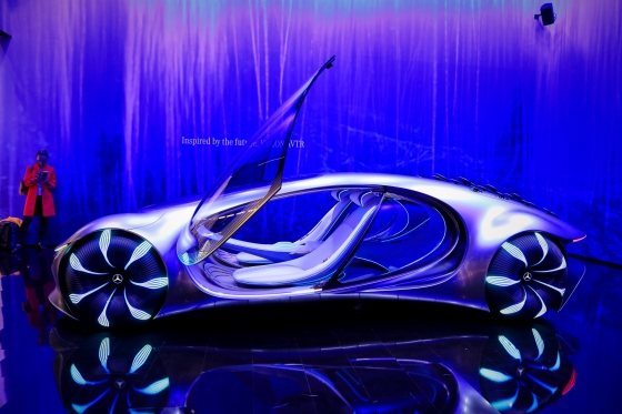 Новым концепт-каром Mercedes-Benz Vision AVTR можно управлять силой мысли