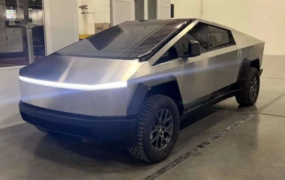 Опубликованы первые фото серийного пикапа Tesla Cybertruck