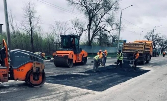 Міняли стовпи освітлення, труби водогону й не тільки це: що робилось у комунальній сфері Краматорська на минулому тижні