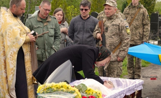Загинув у день народження батька: у Краматорську попрощалися з військовослужбовцем Володимиром Войтюком
