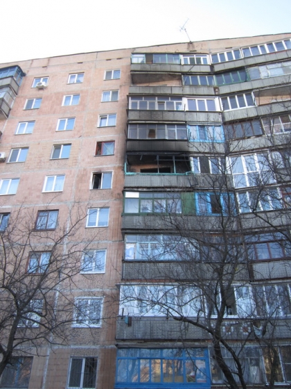 Пожар на бульваре Краматорском 13 почти полностью уничтожил квартиру и повредил две соседние