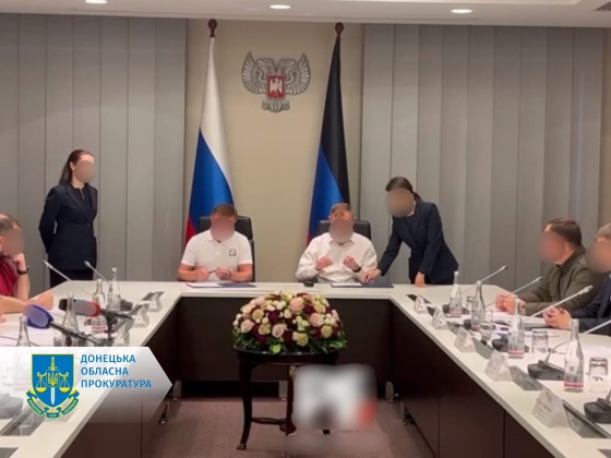 Двом черговим колаборантам з Донеччини, які співпрацюють з окупантами, заочно повідомлено про підозру