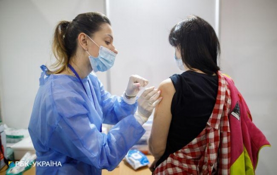 Укол каждому. Где в мире вводят обязательную вакцинацию и чего ждать украинцам 