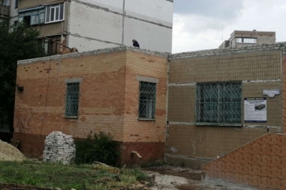 В Краматорске идет капремонт амбулатории на Лазурном: как она будет выглядеть потом 