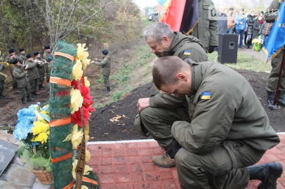 открыт памятник погибшим бойцам