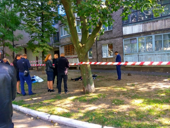 Трагедия в Мариуполе. Две девочки вместе спрыгнули с крыши и разбились