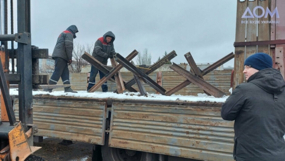В Краматорске производят противотанковых ежей
