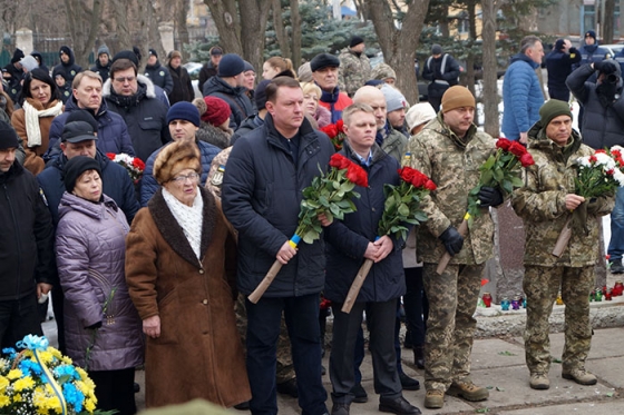 На мероприятии лично присутствовали командующий ООС генерал-лейтенант Сергей Наев, глава Донецкой облгосадминистрации Александр Куць и городской голова Андрей Панков