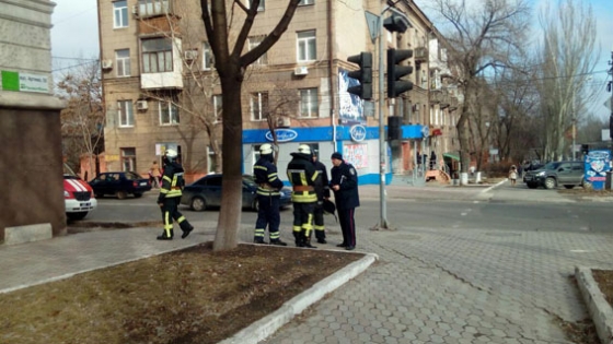 В полицию поступило сообщение о минировании сразу трех помещений банковских учреждений Мариуполя (фото)