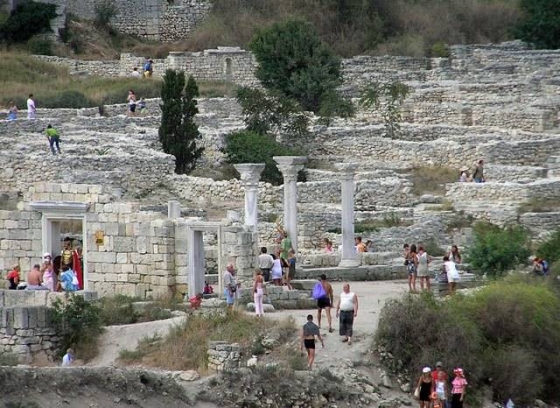 Оккупационные власти Крыма сняли историческую плитку в музее-заповеднике &quot;Херсонес Таврический&quot;