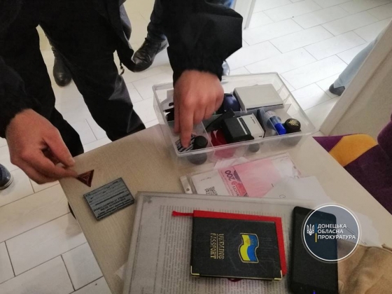 У Краматорську викрито злочинну схему з реалізації фальшивих довідок на COVID-19