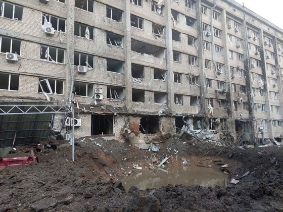 Внаслідок обстрілу рашистів серйозно постраждав готель «Краматорськ» (фото, відео)