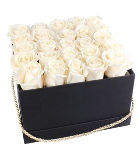 Цветы в коробке - роскошный подарок для любимой!