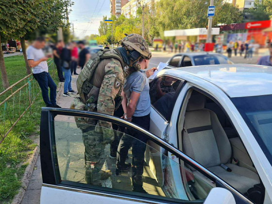 В Краматорске будут судить автоворов, вскрывших 8 машин возле супермаркетов при помощи кодграббера