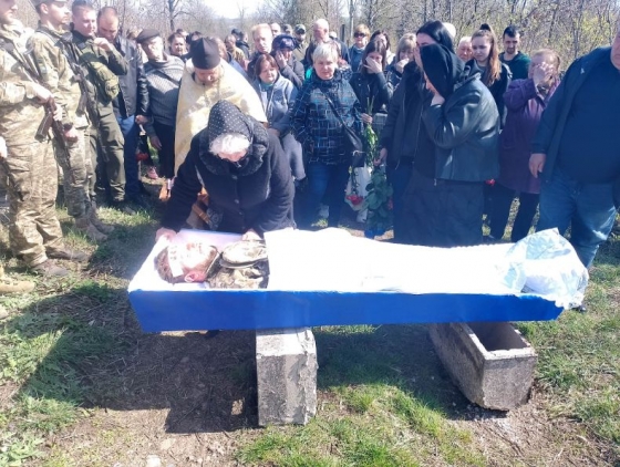 У Краматорську в один день поховали двох загиблих на війні військовослужбовців