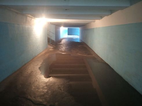 Многострадальный подземный переход в Краматорске на этот раз в очередной из многих раз затопило дождевой водой