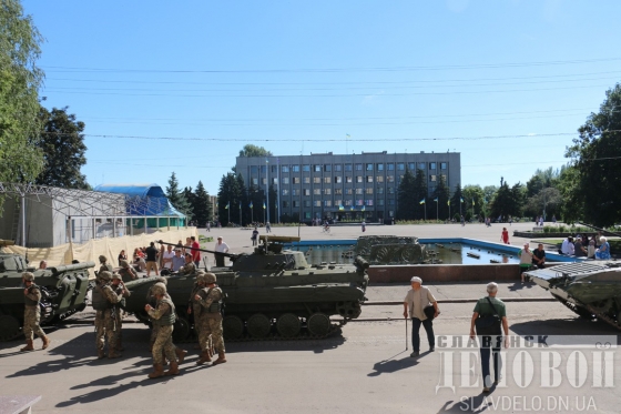 Славянск готовятся к военному параду