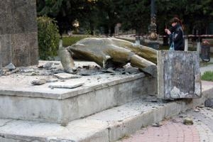  В оккупированном Судаке неизвестные сбросили памятник Ленину