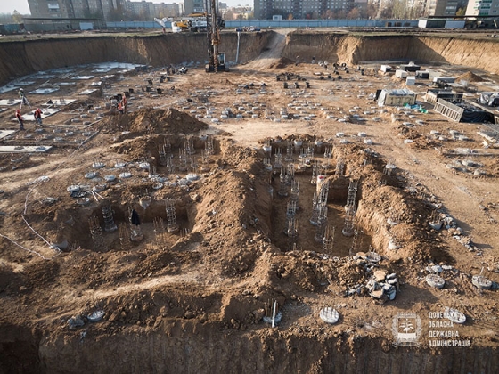 Глава Донецкой ОГА поделился эффектными фото строительства больницы в Краматорске 