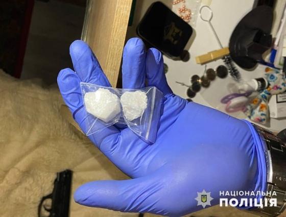 Поліцейські Донеччини припинили діяльність організованої групи, яка збувала наркотики в прифронтовому місті (фото)