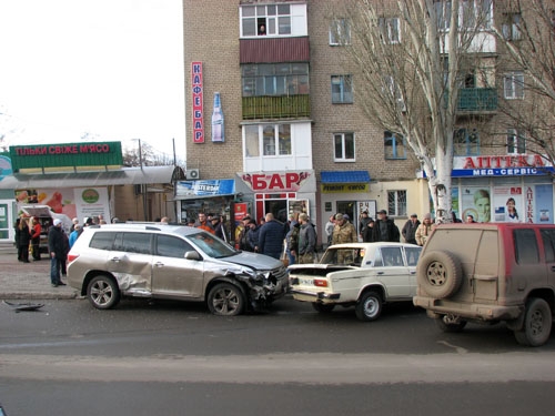 В Краматорске не поделили перекресток &quot;Тойота&quot; и &quot;Жигули&quot;