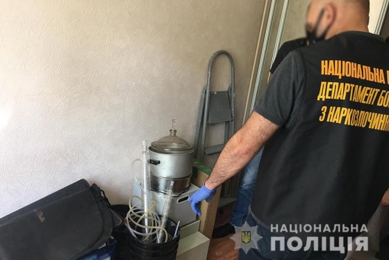 В Дружковке полицейские разоблачили нарколабораторию по изготовлению мефедрона